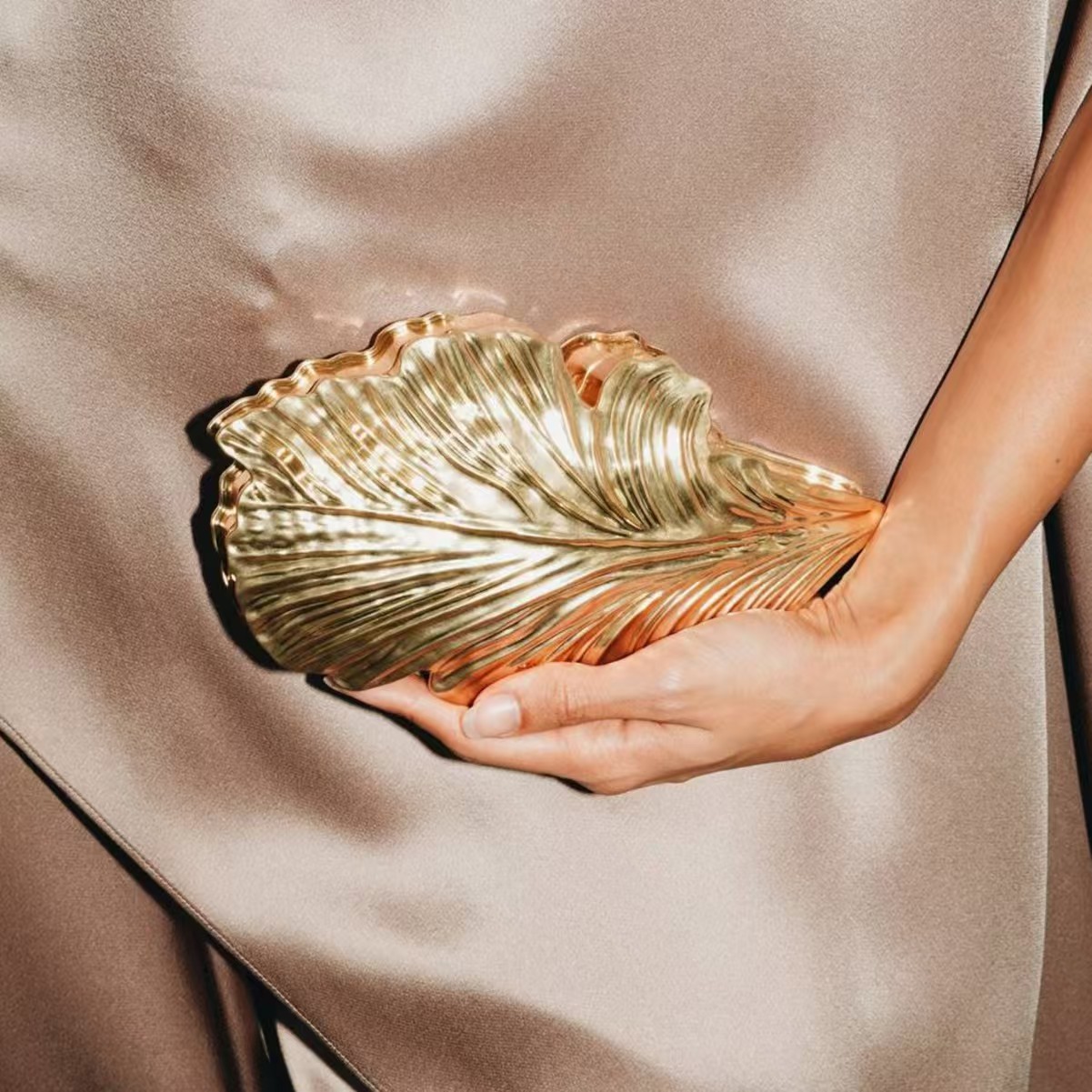 Роскошная золотистая модная ак – обзор и цена Women'S Young Bags