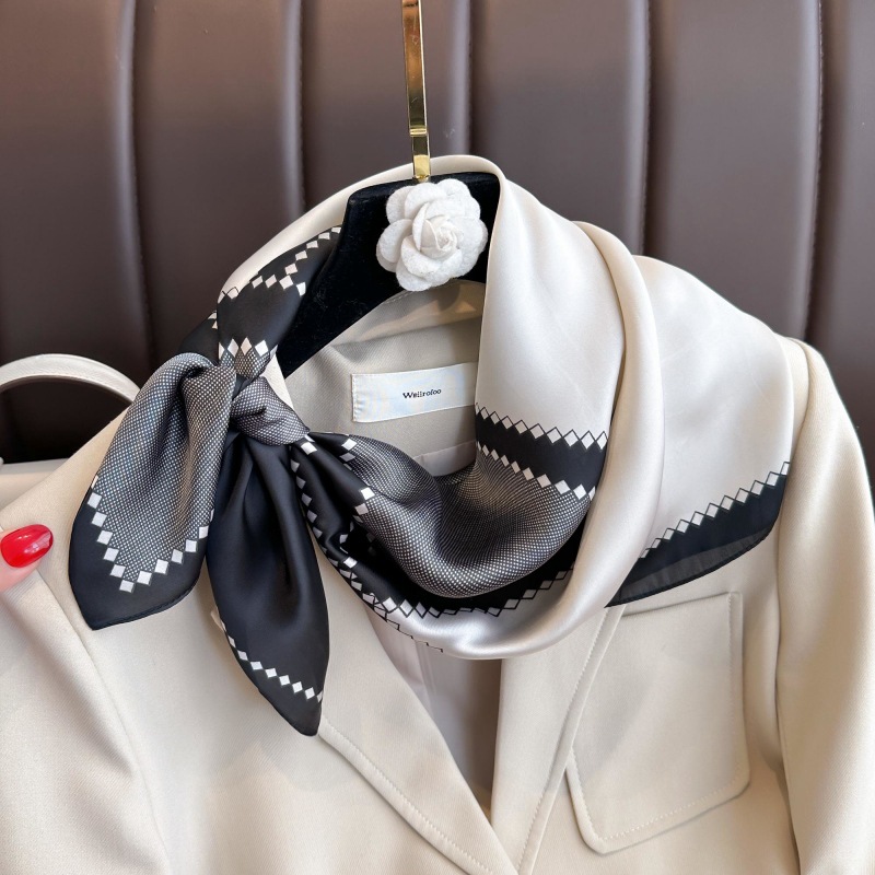 Новый роскошный шелковый квадр – обзор и цена Women Bags Office
